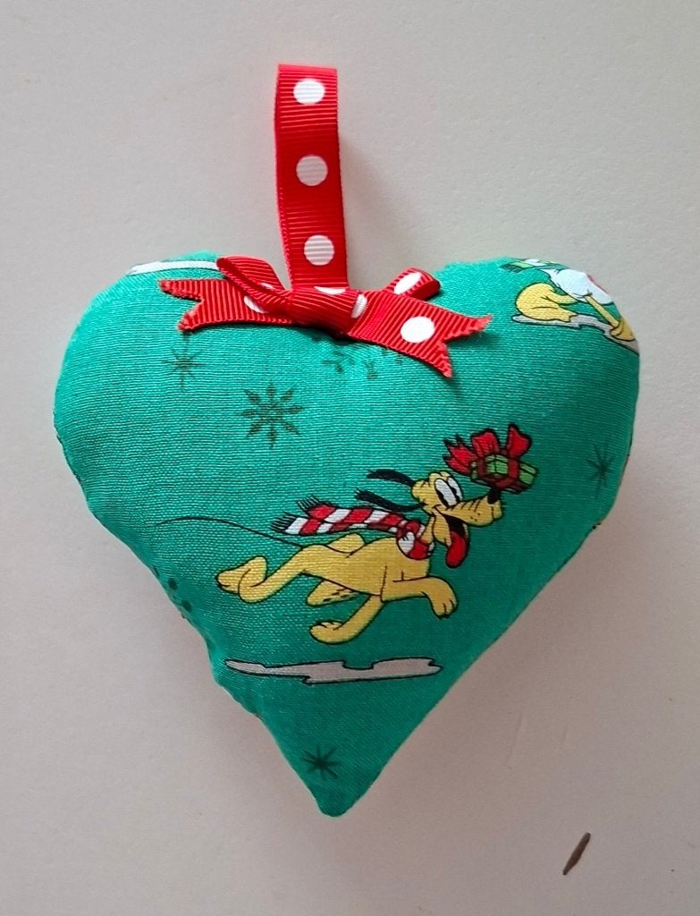 nieuw- kerst Pluto hartje/ hanger, Verzamelen, Ophalen of Verzenden, Overige figuren, Nieuw, Overige typen