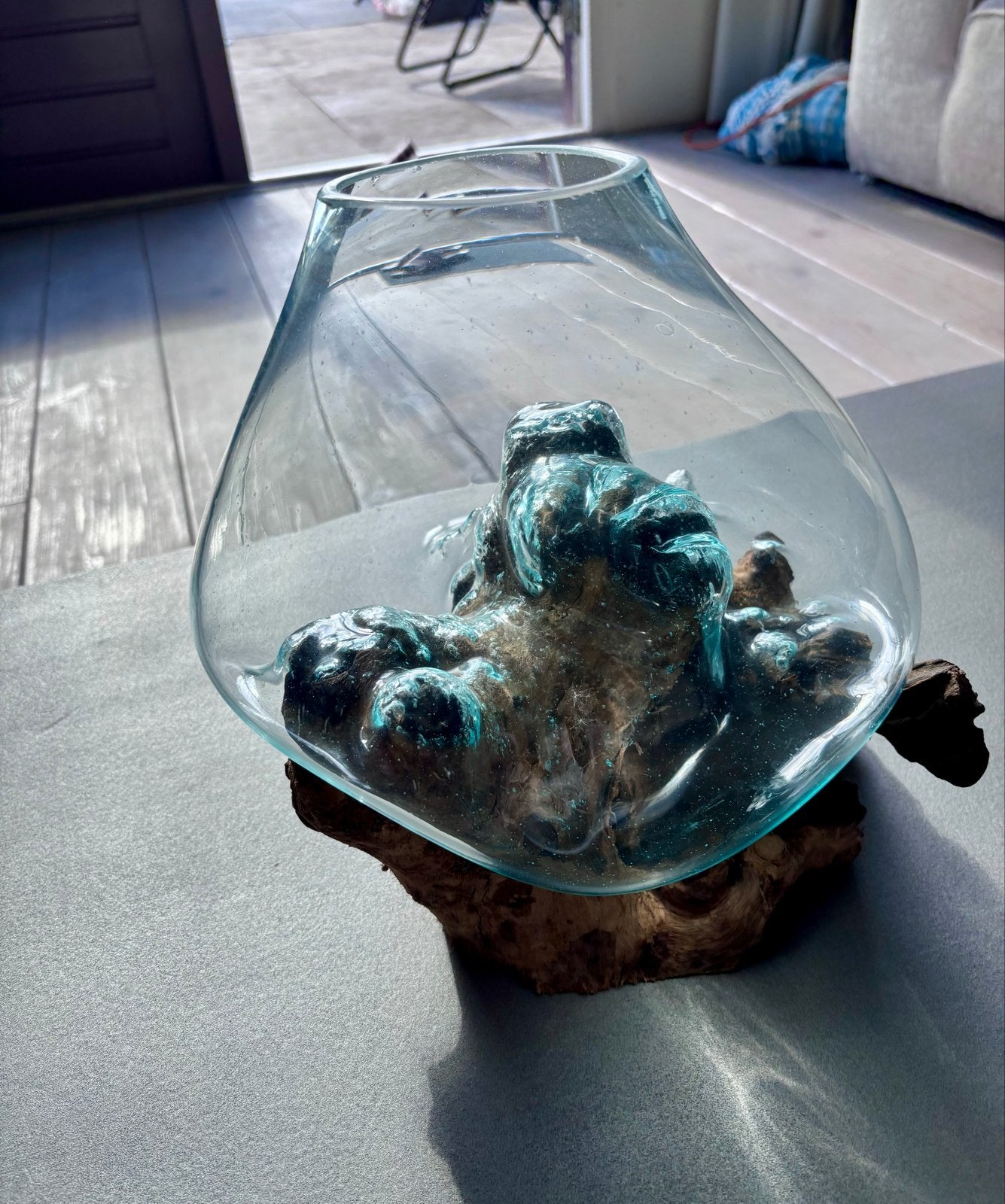 Glazen vaas - drijfhout - kunstwerk - vaas - decoratie, Meerkleurig, Ophalen of Verzenden, Zo goed als nieuw, Modern