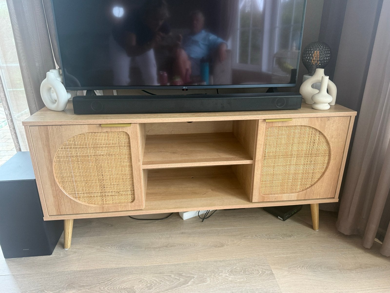 Eettafel met 4 stoelen, tv-meubel en wandkastje, Ophalen