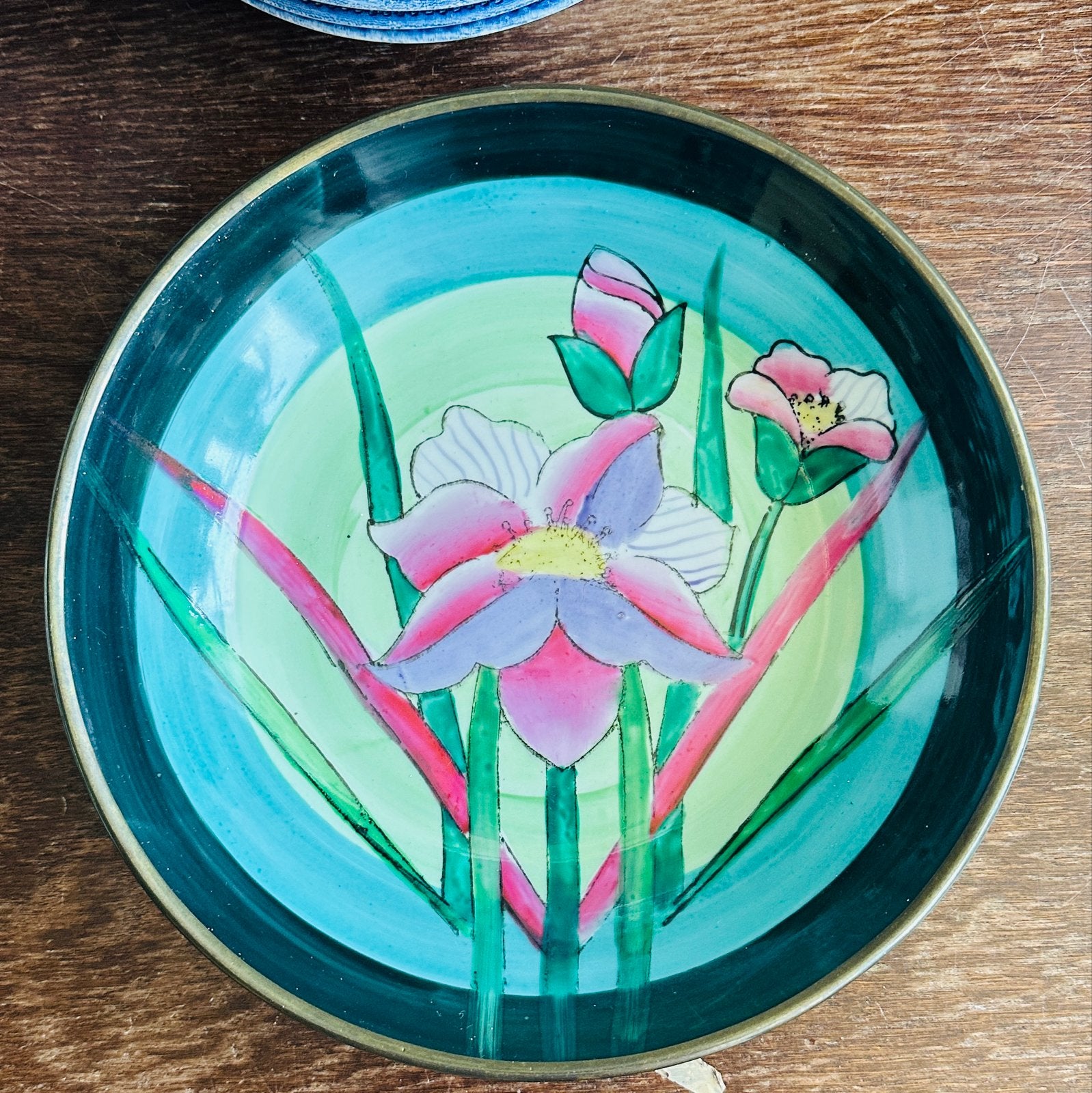 Decoratieve schaal met bloemenmotief en messing rand, Ophalen of Verzenden