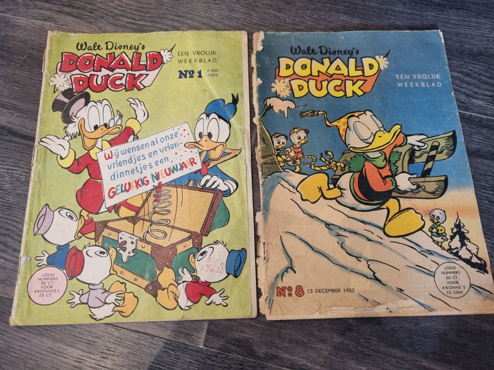 Donald Duck Weekblad - Nrs. 1 (1959) & 8 (1952), Gelezen, Walt Disney, Ophalen of Verzenden, Meerdere stripboeken