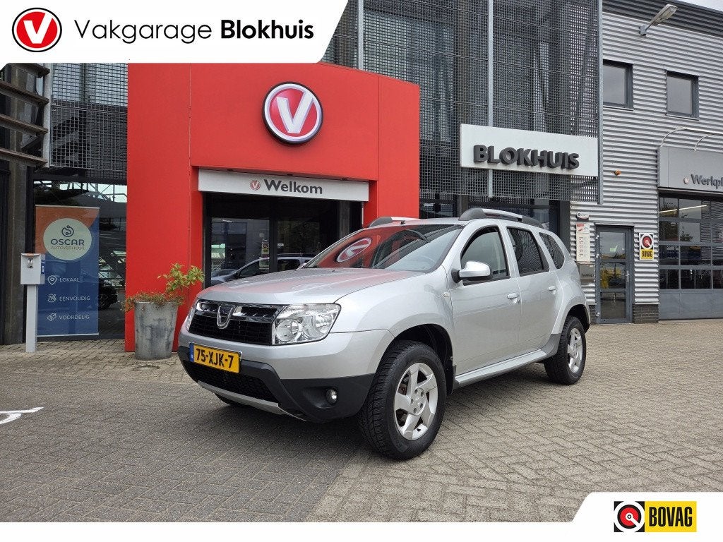 Dacia Duster 1.6 16V Aniversare Airco | Trekhaak | Nw Distri, Auto's, Gebruikt, Zwart, 4 cilinders, 49 €/maand