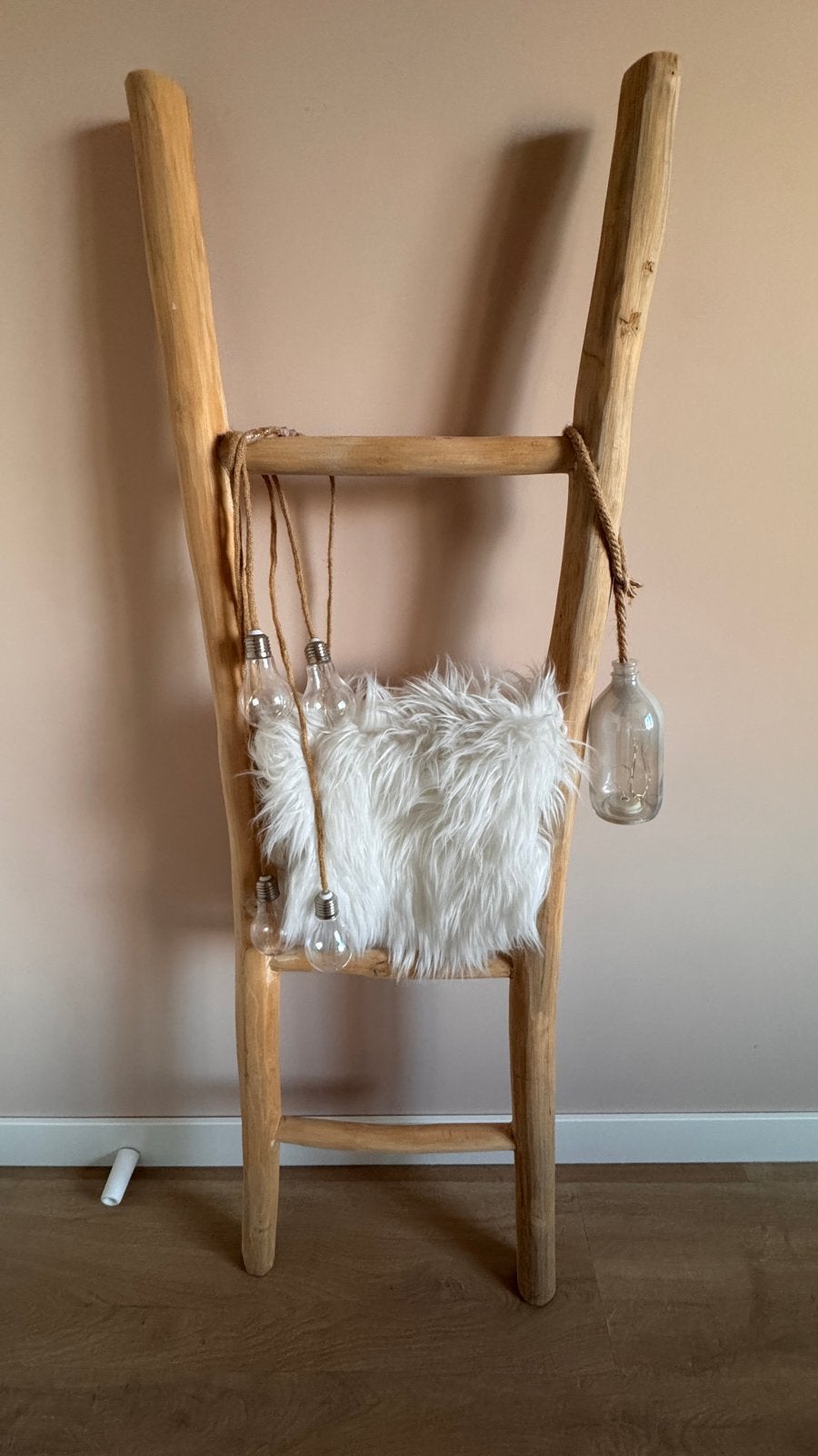 Decoratieve houten ladder met verlichting en vacht, Ophalen, Zo goed als nieuw