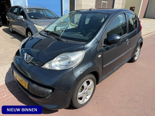 Peugeot 107 1.0-12V XS 2009 5drs koude airco APK 3-27 Leuke, Voorwielaandrijving, Stof, Gebruikt, 4 stoelen