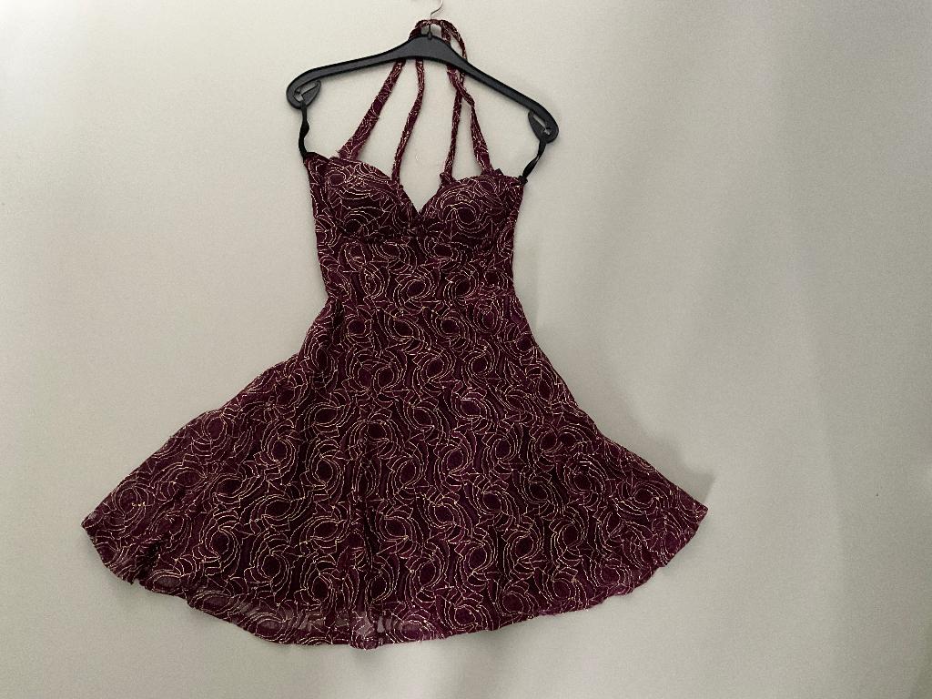Jurkje bordeaux met goud, zwierige rok, cups maat S, ISIS Collection, Ophalen of Verzenden, Zo goed als nieuw, Maat 36 (S)