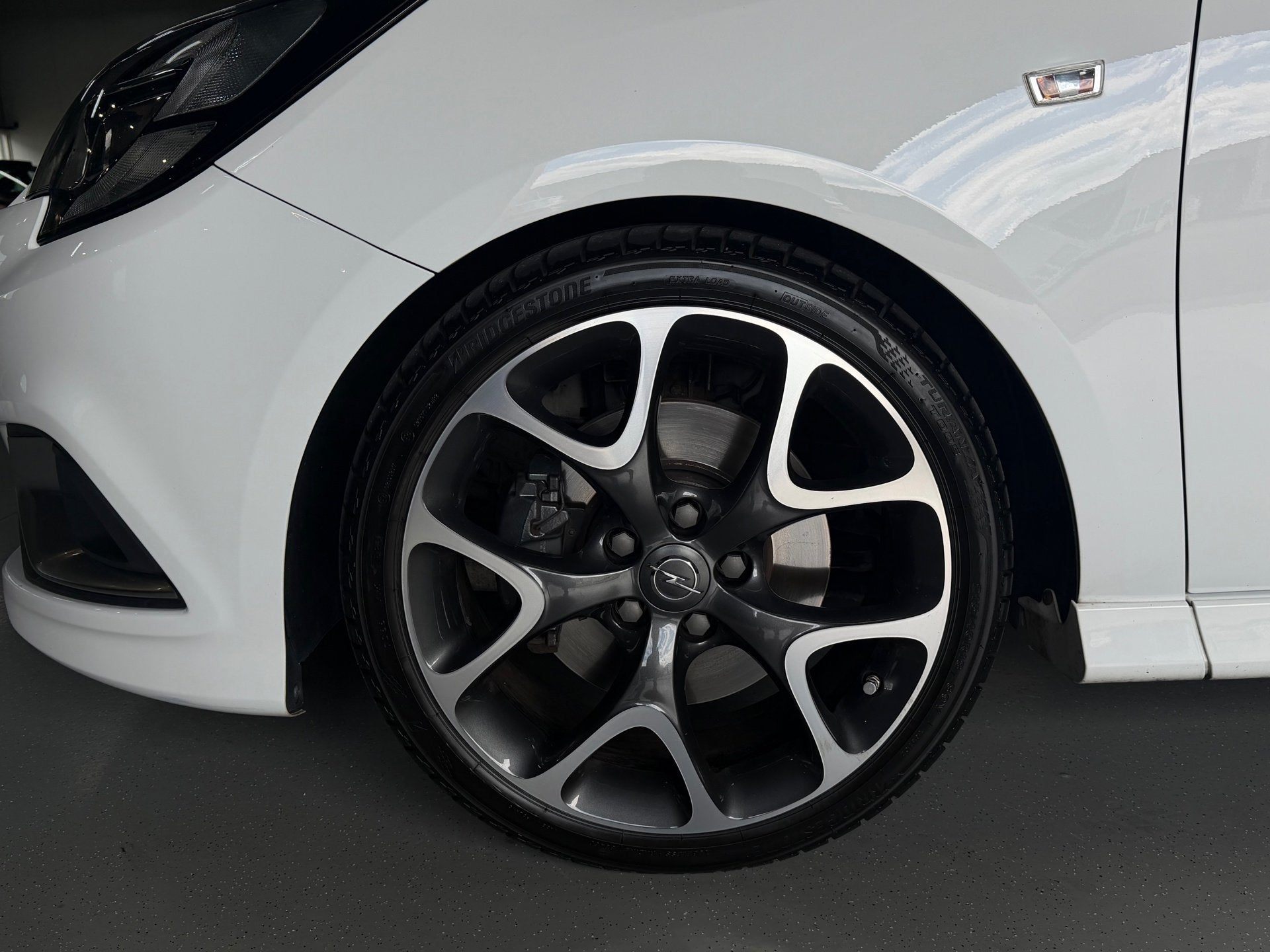 Opel Corsa 1.6 Turbo OPC 207pk RECARO/LEER/APK/NETTEAUTO, 1203 kg, Gebruikt, Zwart, 4 cilinders