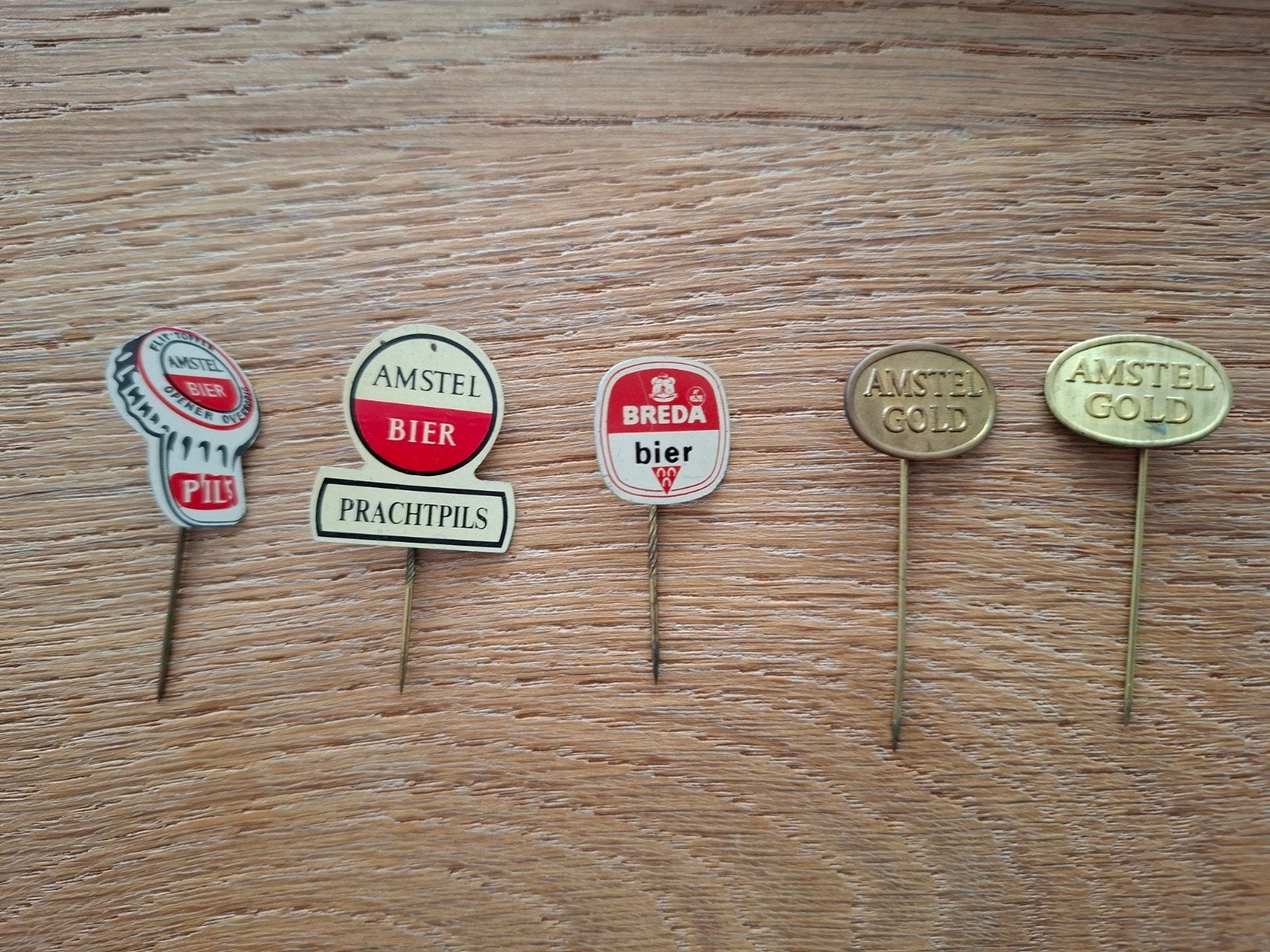 Vintage speldjes pins prikkers verschillende merken  bier, Verzamelen, Speldjes, Pins en Buttons, Ophalen of Verzenden, Merk