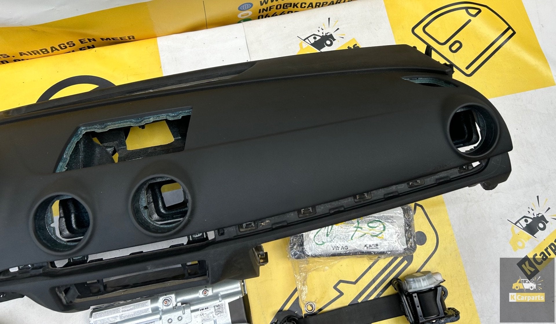 Audi A3 8V Compleet Dashboard set 2013-2018 origineel, Auto-onderdelen, Info@fabrikant.eu, Fabrikantstraat 1
1000 AA  Amsterdam, NL