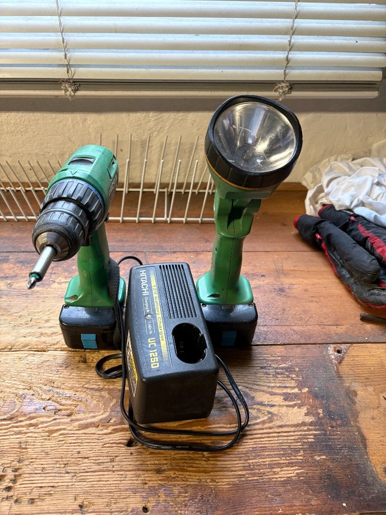 Hitachi accuboormachine met lamp, Ophalen of Verzenden, Gebruikt, Minder dan 400 watt, Boor- en Schroefmachine