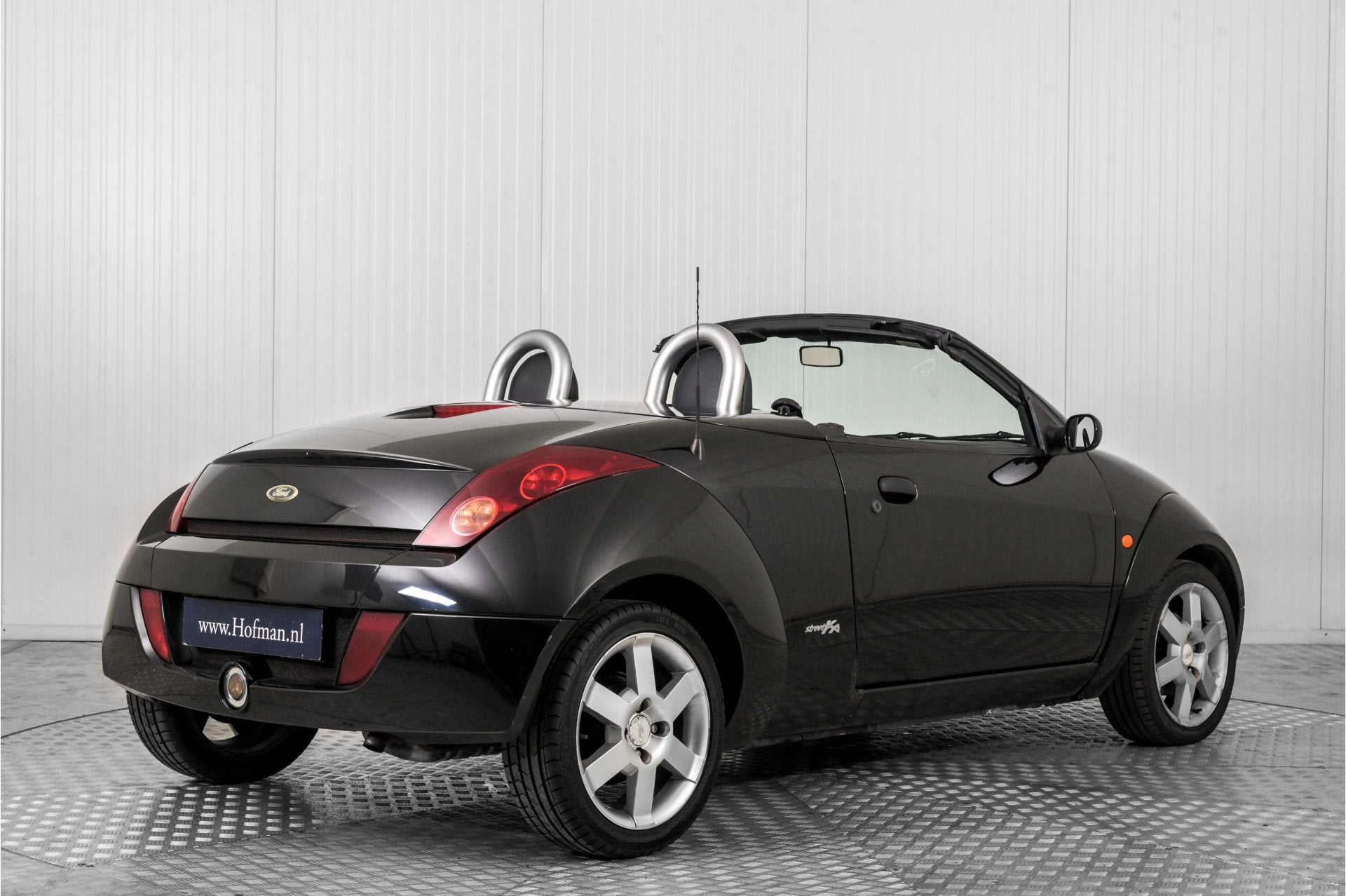 Ford Ka StreetKa 1.6 Futura . (bj 2003), 4 cilinders, Zwart, Bedrijf, Handgeschakeld