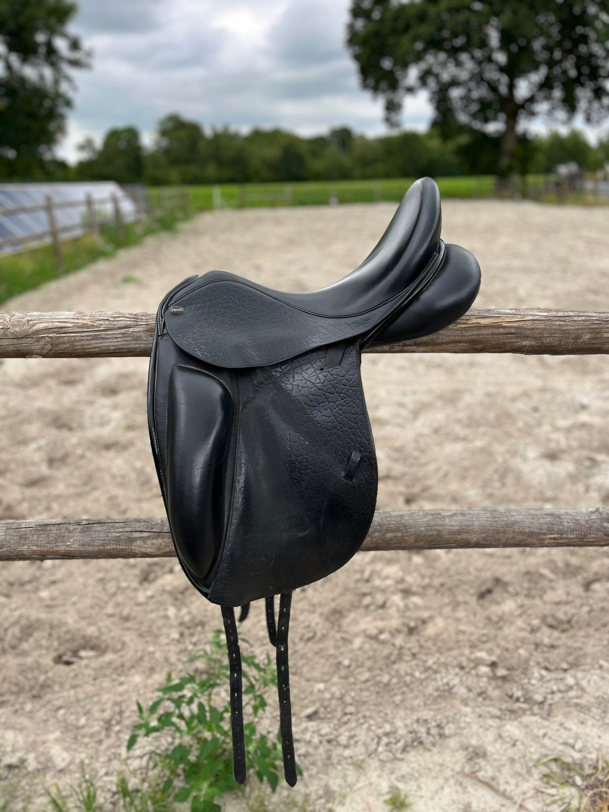 Fryso dressuurzadel 18 inch - Fit 4, Dieren en Toebehoren, Paarden en Pony's | Zadels, Ophalen of Verzenden, Zo goed als nieuw