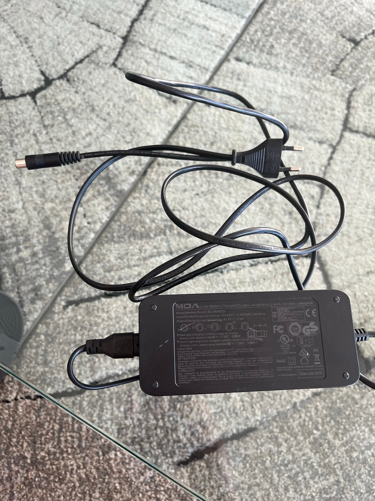 MDA Li-ion Batterijlader - Universeel, Ophalen of Verzenden, Gebruikt