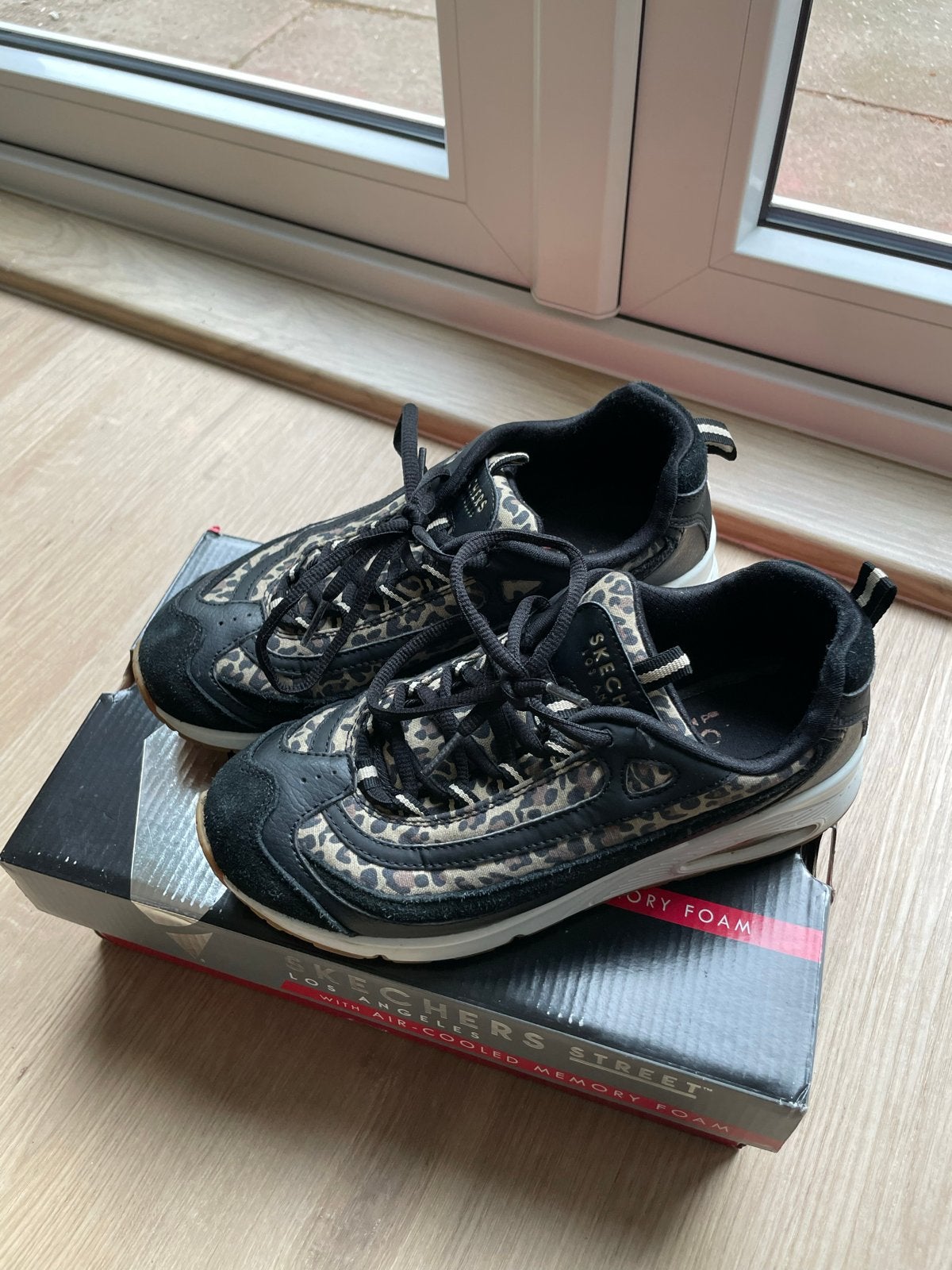 Skechers Street D'Lites Leopard Print Sneakers Maat 38, Kleding | Dames, Schoenen, Ophalen of Verzenden, Zo goed als nieuw, Zwart