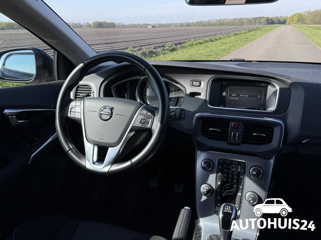 Volvo V40 2.0 D2 Nordic+ 2017|30.000km|NL-AUTO|EURO6, Voorwielaandrijving, Gebruikt, 4 cilinders, Leder en Stof