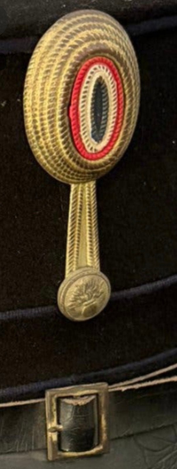 Marechaussee kepi knoopjes gezocht, Ophalen of Verzenden, Nederland, Embleem of Badge