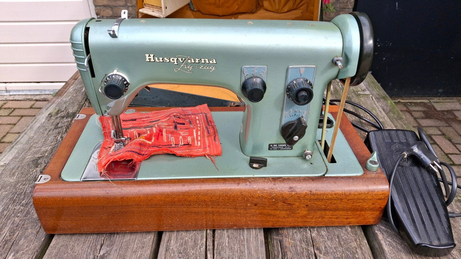 Husqvarna Zig Zag naaimachine uit de jaren '50 met koffer, Ophalen