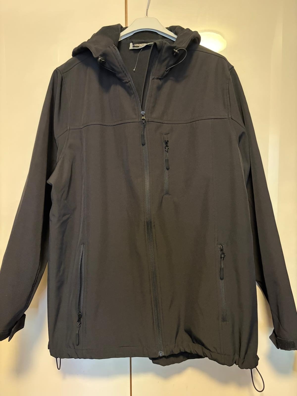 Zwarte softshell jas met capuchon - Authentic Plus 3XL, Zwart, Overige maten, Ophalen of Verzenden, Zo goed als nieuw