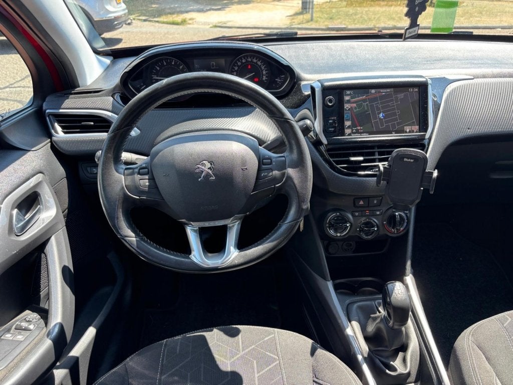 Peugeot 2008 1.2 PureT. Blue Lion | airco | navi | pano |, Auto's, Dealer onderhouden, Euro 6, Origineel Nederlands, Bedrijf
