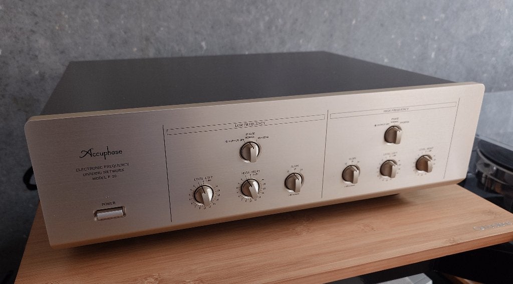 Accuphase F-20 actieve crossover, Ophalen of Verzenden, Gebruikt