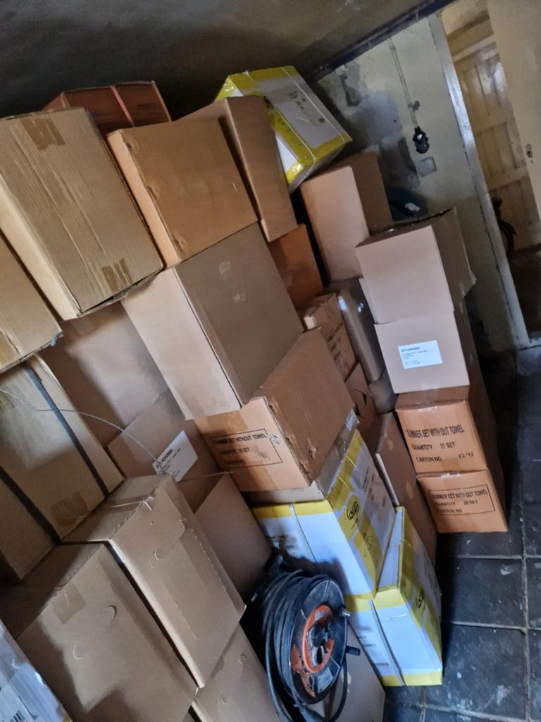 Restpartij asbestgoederen asbest benodigdheden box vol, Doe-het-zelf en Verbouw, Ophalen