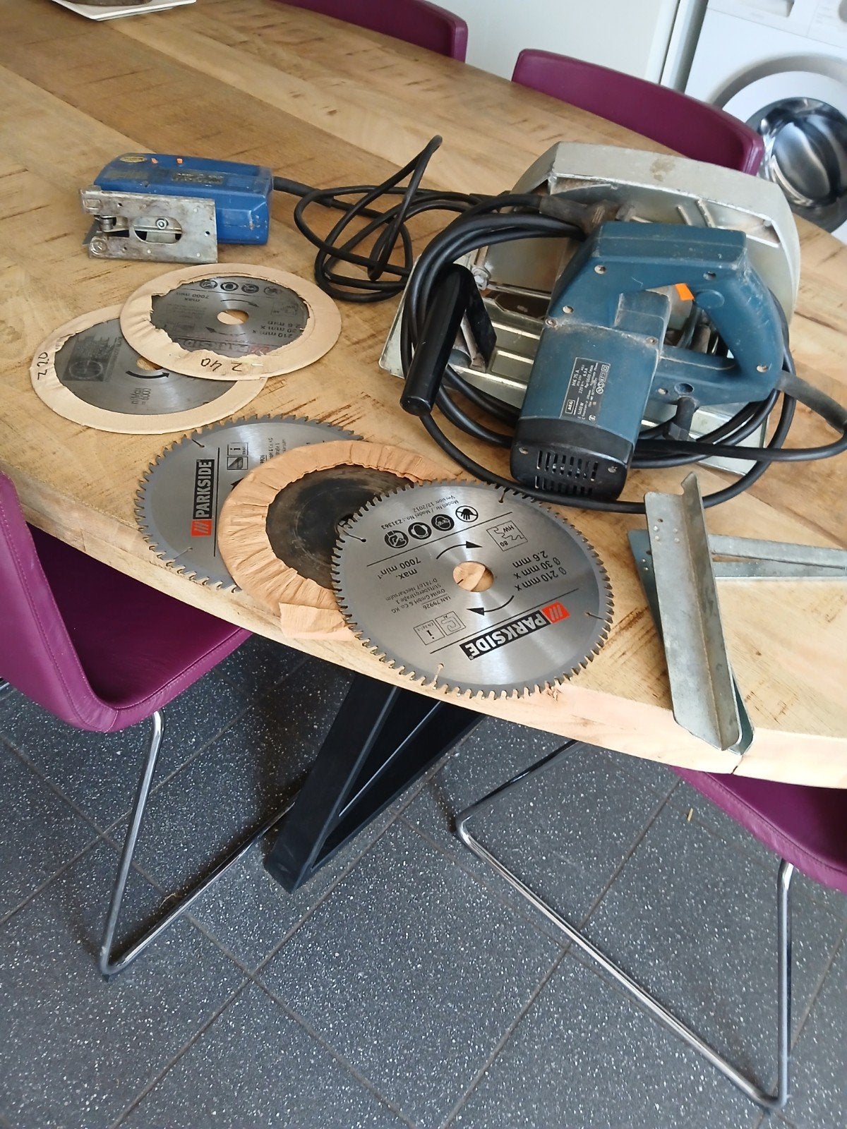 Afkitzaag en decoupeerzaag met 5 bladen AEG, Doe-het-zelf en Verbouw, Ophalen of Verzenden, Minder dan 600 watt, Decoupeerzaag