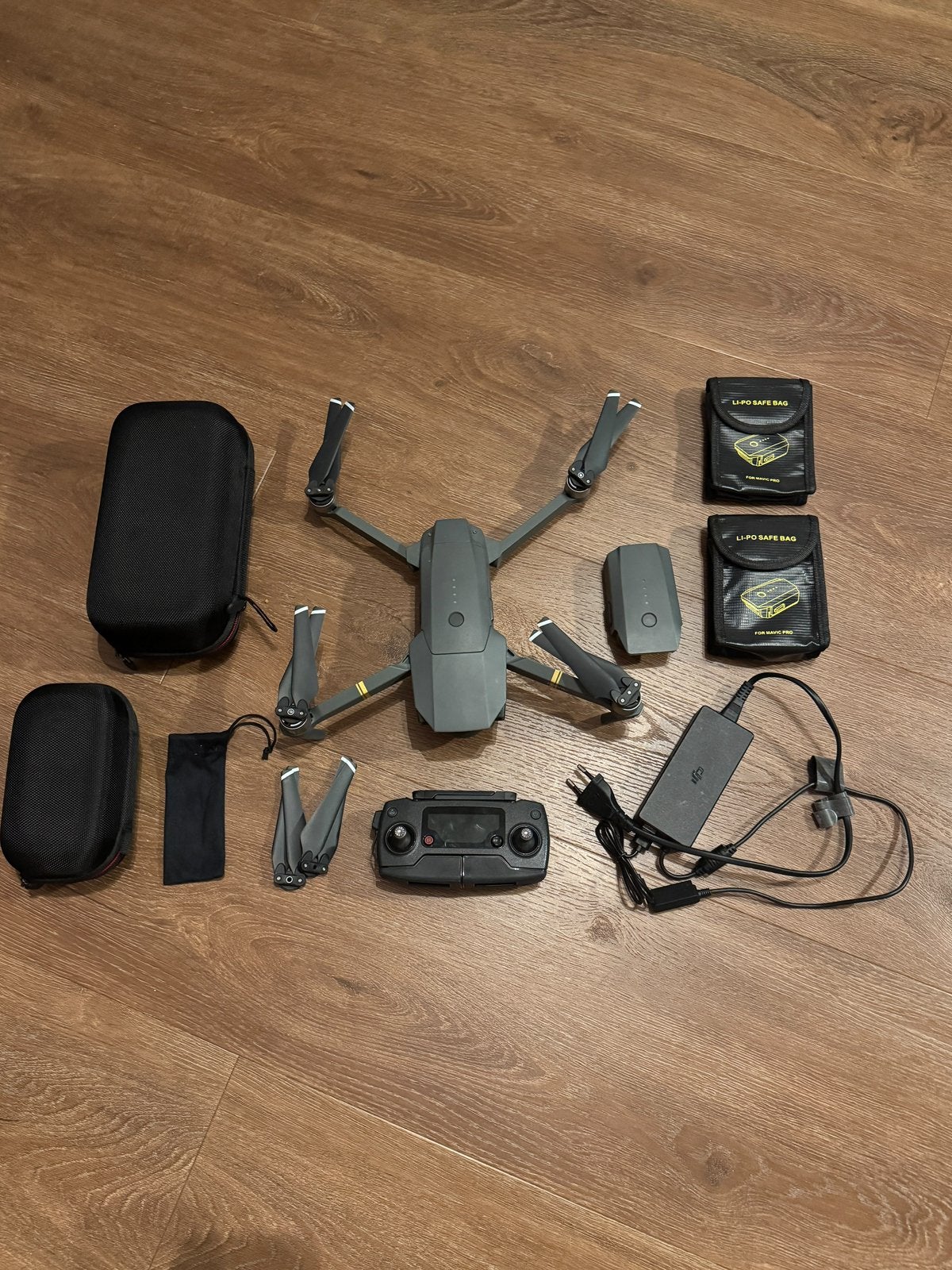 DJI Mavic Pro drone – 2 accu’s afstandsbediening accessoires, Ophalen of Verzenden, Zo goed als nieuw