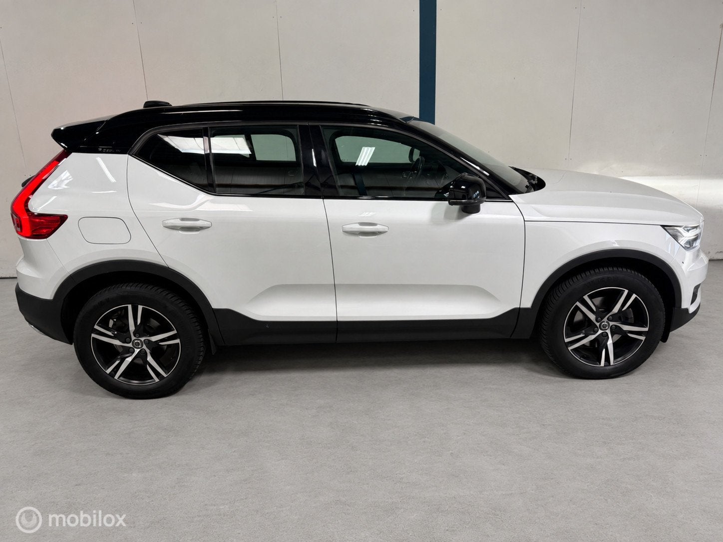 Foto 5 van Volvo XC40 2.0 T4 AWD R-Design AUTOMAAT / CARPLAY