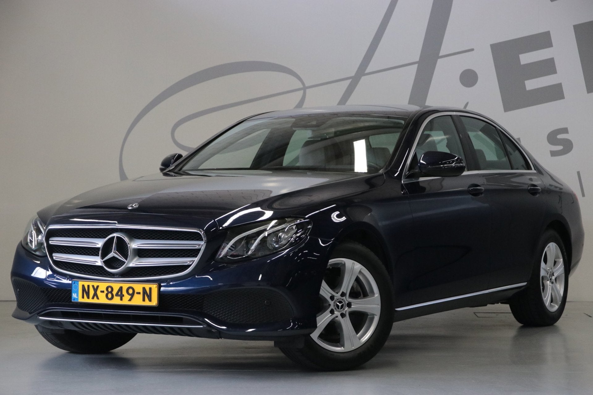 Mercedes-Benz E-klasse 200 Apple carplay/Achteruitrijcamera/, Automaat, Achterwielaandrijving, Gebruikt, 4 cilinders