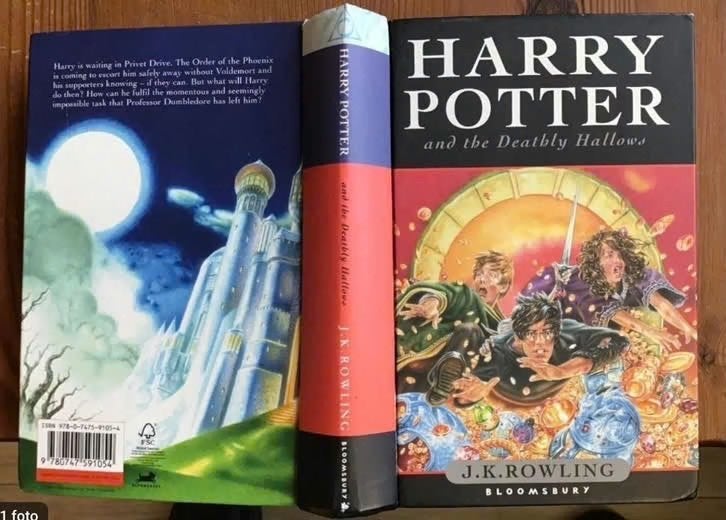 Harry Potter and the Deathly Hallows by J.K.Rowling., Ophalen of Verzenden, Zo goed als nieuw, Boek of Poster