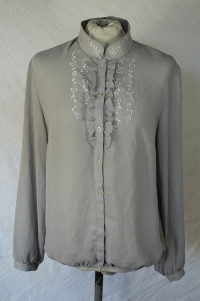Origineel jaren '60 grijze blouse.Stiksel.Roesjes.Mt M., Maat 38/40 (M), Carnaval, ., Ophalen of Verzenden