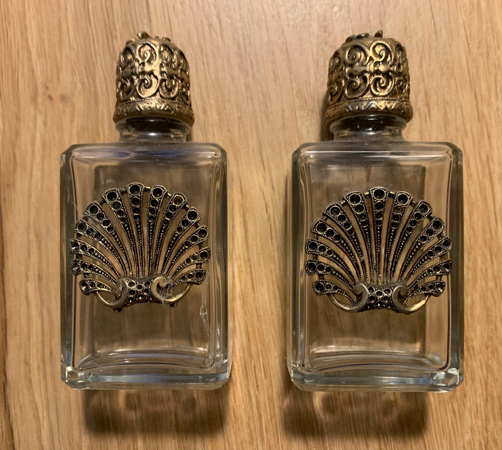 2 identieke parfumflesjes 1990 amerika hollywood style, Ophalen of Verzenden, Zo goed als nieuw, Parfumfles