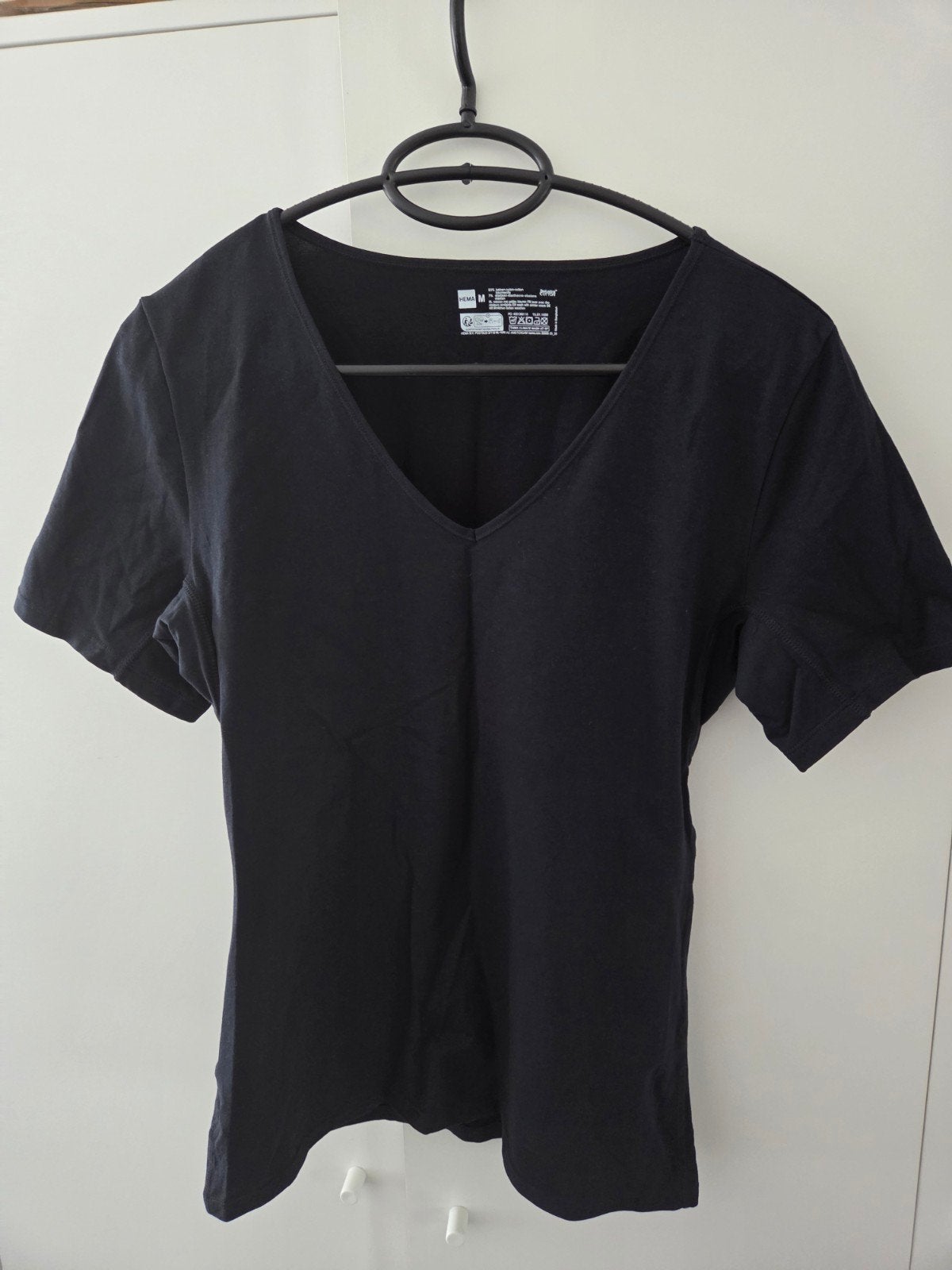 Hema T-shirt met V-hals (wit en zwart), Maat 38/40 (M), Wit, Nieuw, Ophalen of Verzenden