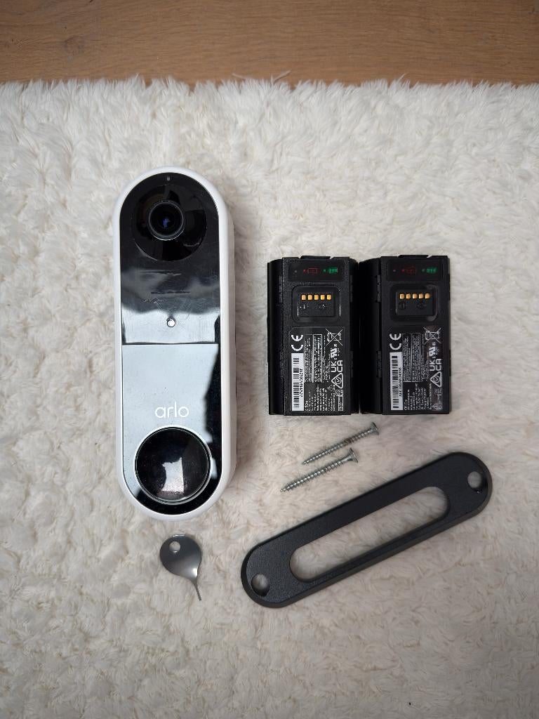 Arlo Essential Wireless Video Doorbell (1st Gen), Huis en Inrichting, Deurbellen, Ophalen, Bewegingsdetectiesensor, Zo goed als nieuw