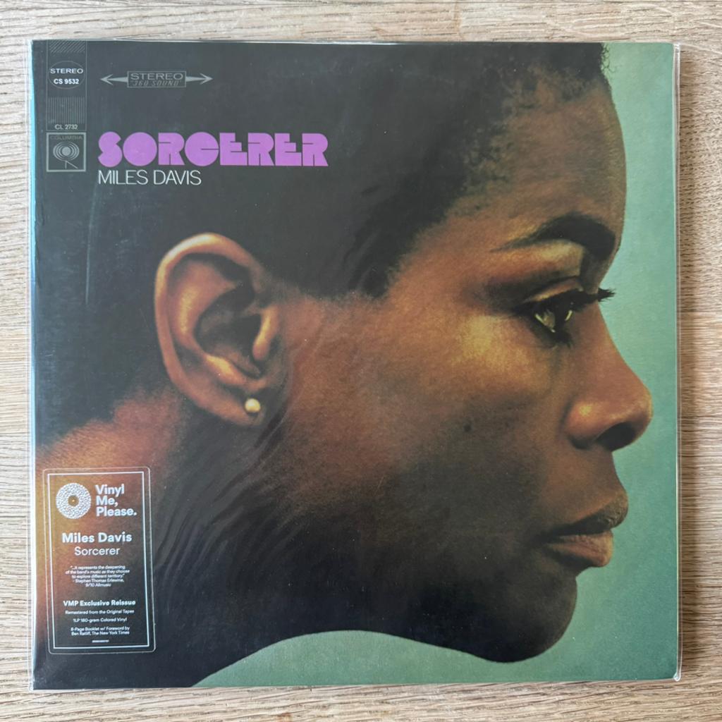 Miles Davis Sorcerer LP Vinyl 2017 USA Vinyl Me Please, Ophalen of Verzenden, Inclusief poster, 12 inch, Nieuw in verpakking