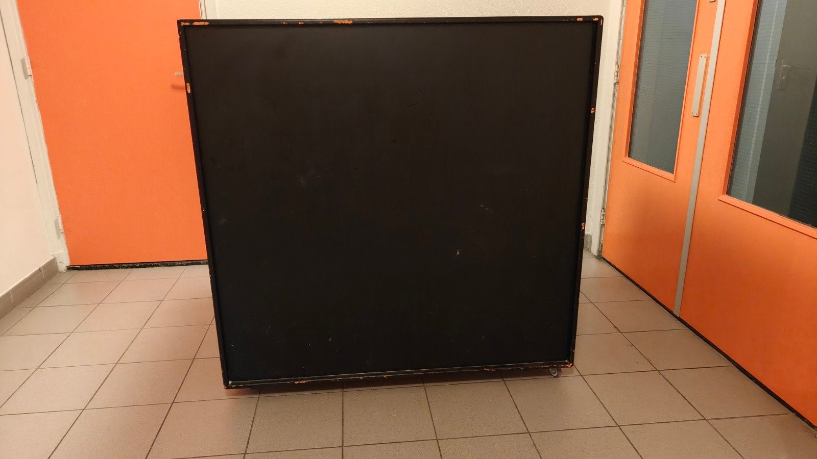 Grote stevige knutselkast op wielen, Ophalen, Gebruikt