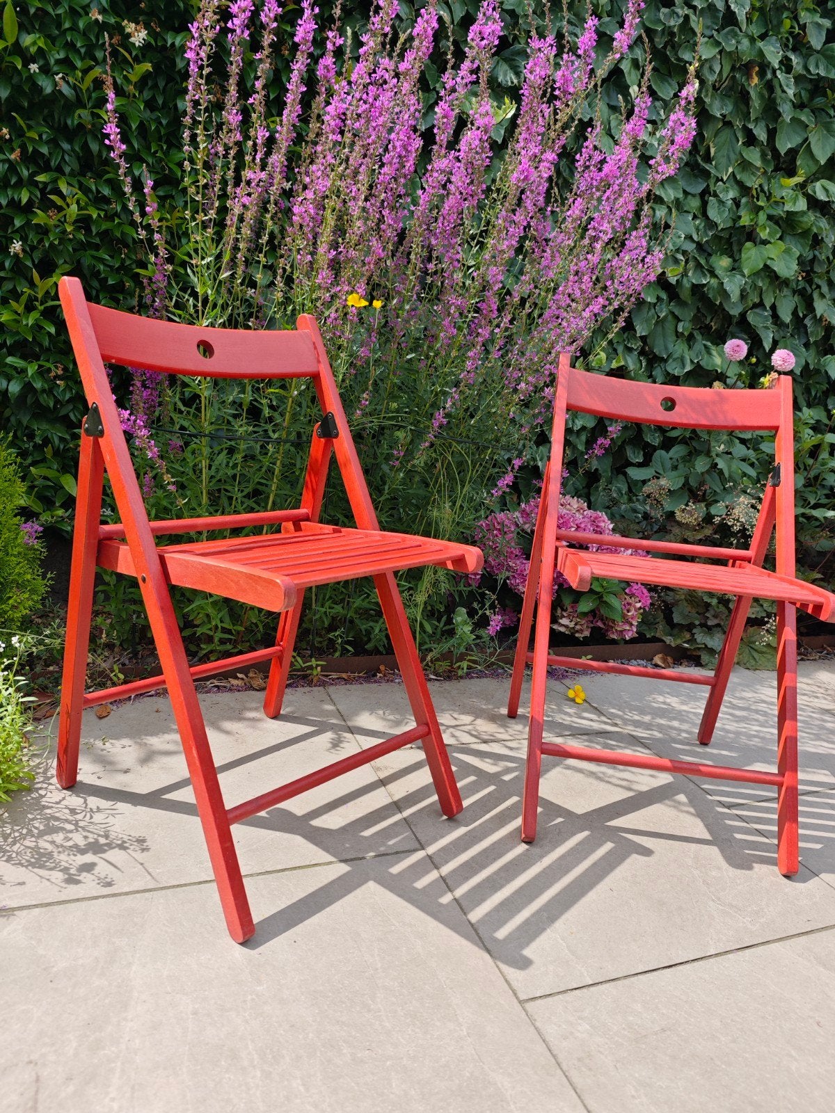 Stevige rode Ikea houten klapstoelen (2x, uit assortiment), Ophalen, Twee, Scandinavisch, Zo goed als nieuw