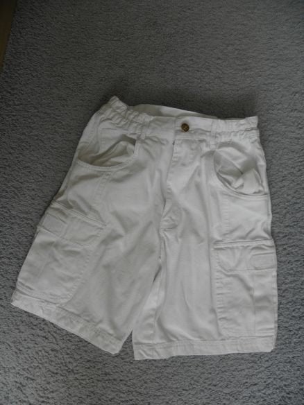 Goedkope wit katoenen bermuda korte broek KUBICS mt 140 goed, Kinderen en Baby's, Kinderkleding | Maat 140, Broek, Gebruikt, Kubics