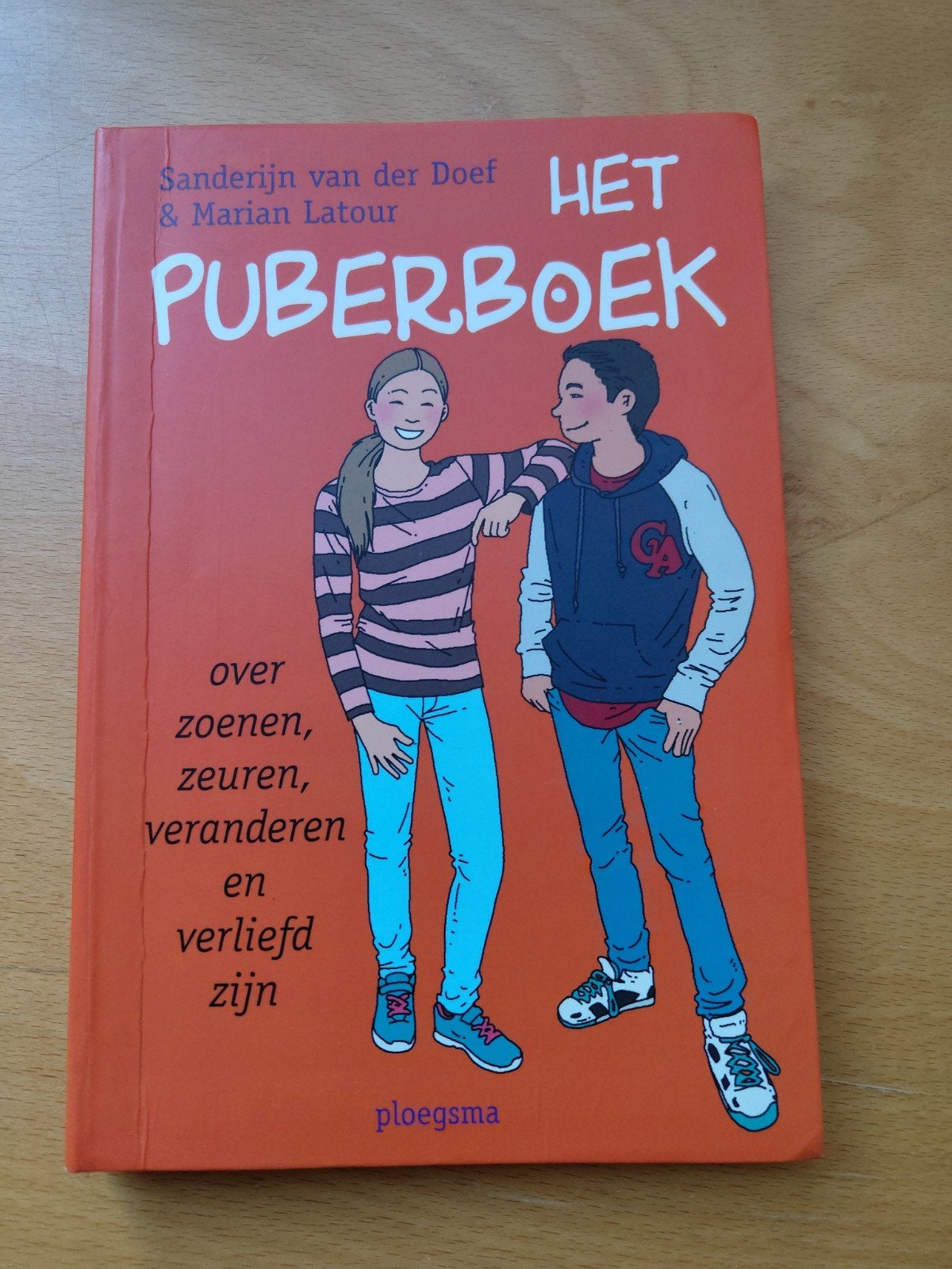 Het Puberboek: Over zoenen, zeuren, veranderen en verliefd z, Boeken, Ophalen of Verzenden, Zo goed als nieuw, Sanderijn van der Doef & Marian Latour