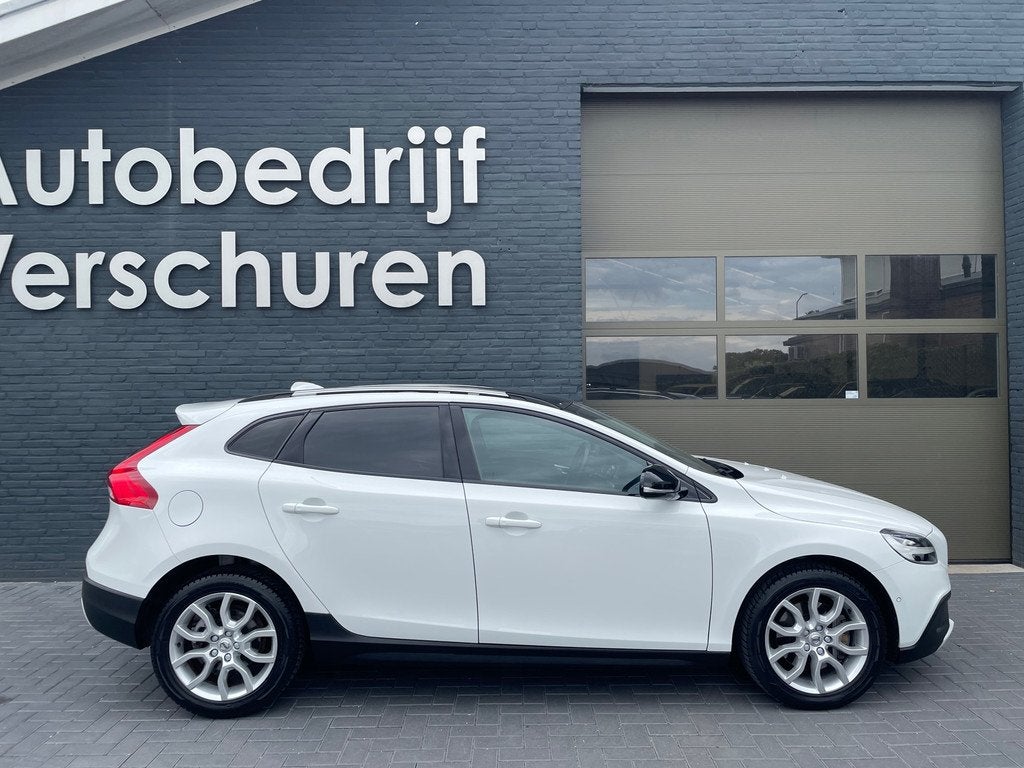 Volvo V40 Cross Country 1.5 T3 Polar+ Luxury pano trekhaak s, 4 cilinders, 700 kg, Wit, 152 pk