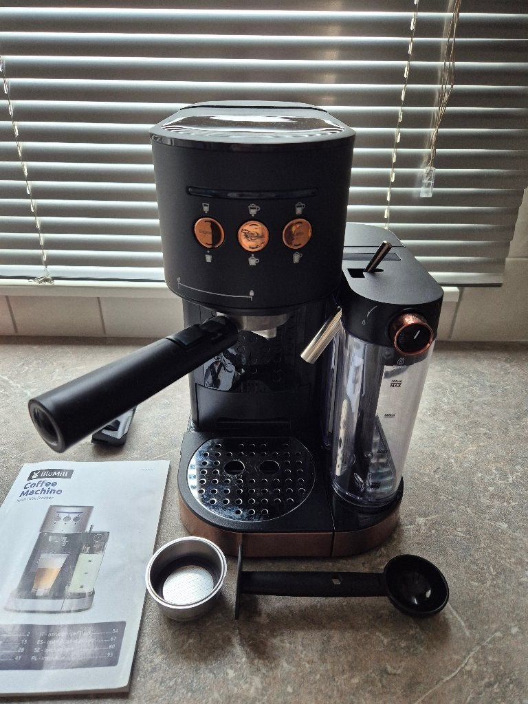 BluMill koffiemachine met melkreservoir, Koffiemachine, Gemalen koffie, Ophalen of Verzenden, Zo goed als nieuw