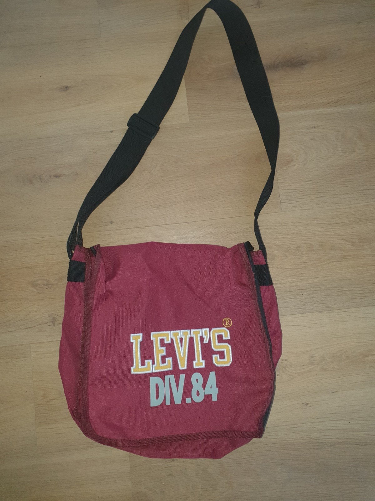 Mooie rode Levi's schoudertas - Ruim en praktisch, Ophalen of Verzenden, Zo goed als nieuw, Rood, Overige merken