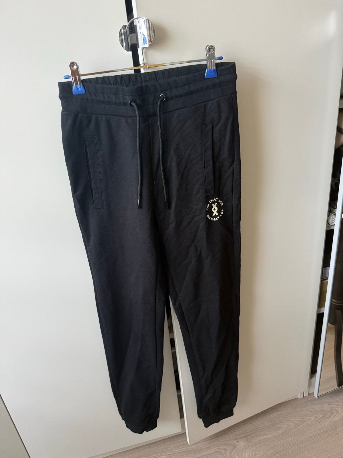 On That Ass joggingbroek - Zwart XS, Kleding | Heren, Ophalen of Verzenden, Zo goed als nieuw, Maat 46 (S) of kleiner, Zwart