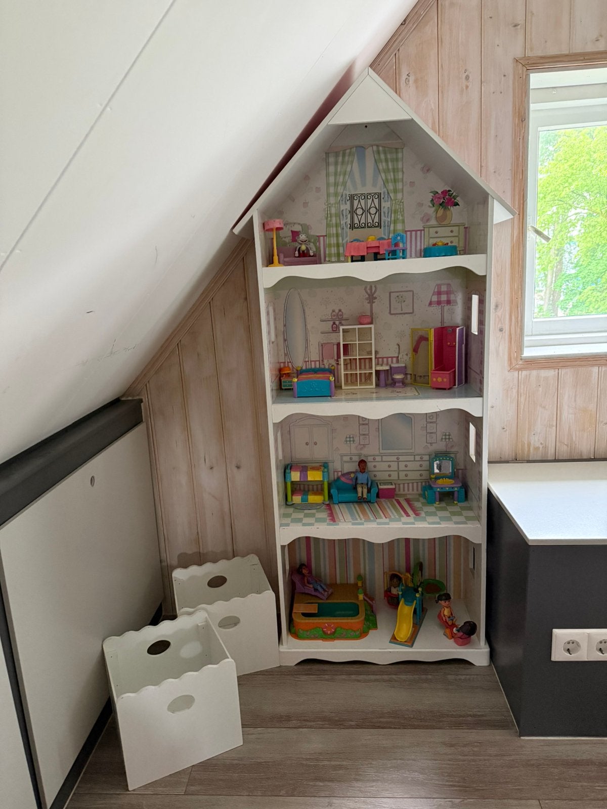 Houten poppenhuis met 4 verdiepingen 155cm, Kinderen en Baby's, Speelgoed | Poppenhuizen, Ophalen, Poppenhuis