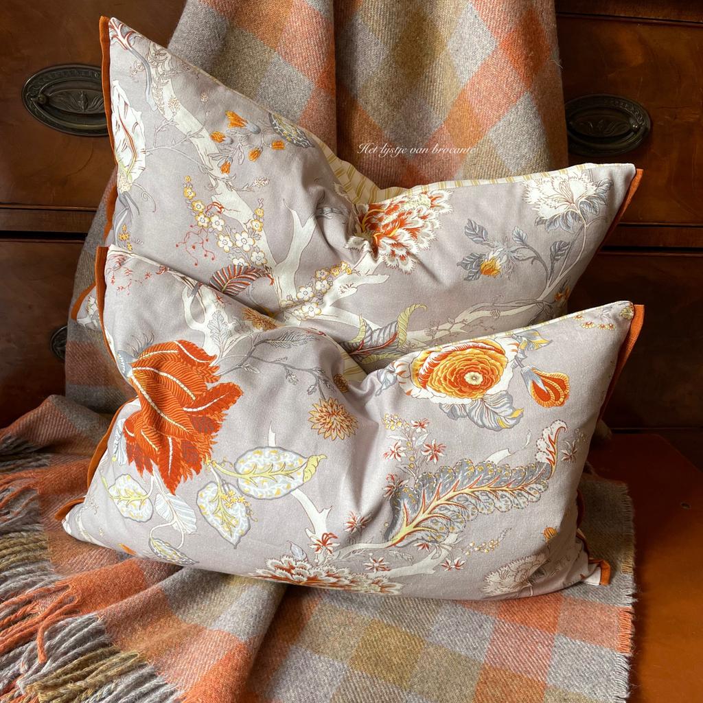 Handgemaakte SET woonkussens Jacobean Orange, Westdijk 41 3241 GT Middelharnis, Overige kleuren, Ophalen of Verzenden, Info@hetlijstjevanbrocante.nl
