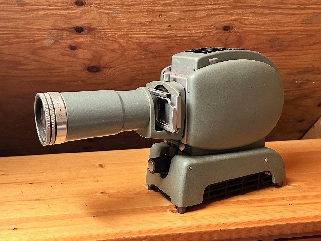 Antieke Leitz diaprojector, Ophalen, Gebruikt