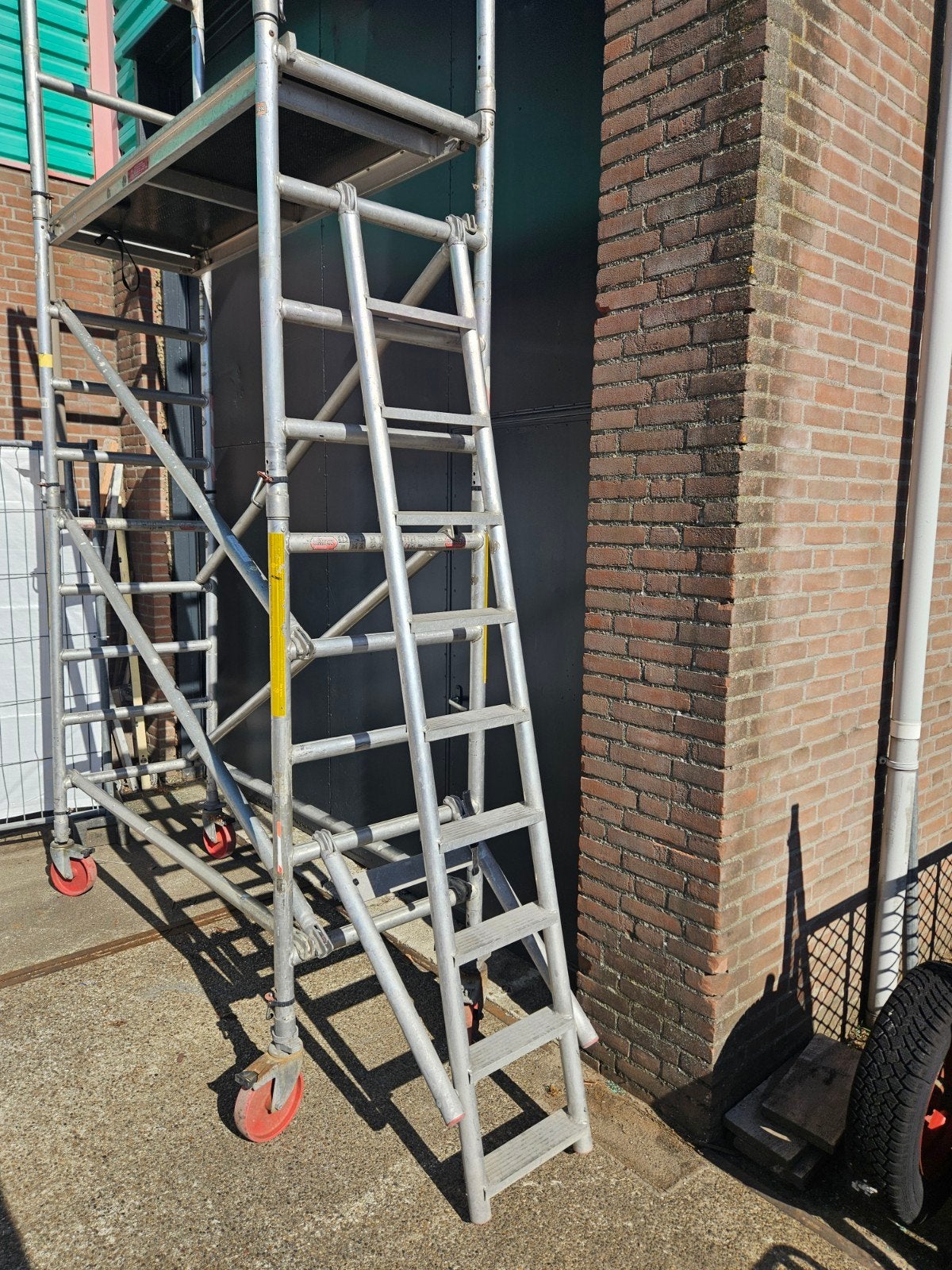 altrex smal steiger 5 mtr werkhoogte ( 2,80 mtr stahoogte), Ophalen, Gebruikt, ., Altrex
