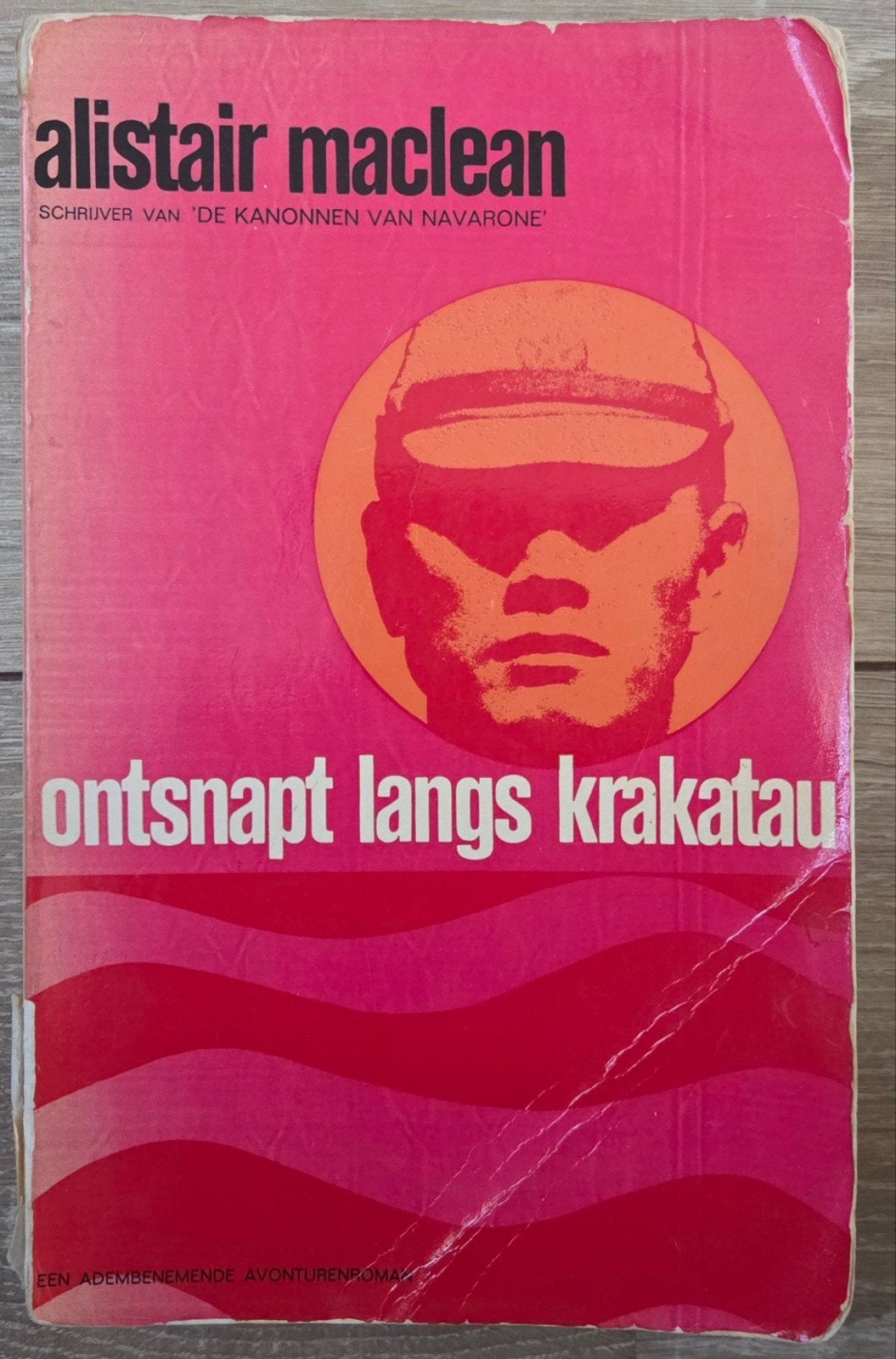 Alistair MacLean - Ontsnapt langs Krakatau, Ophalen of Verzenden, Gelezen, Alistair MacLean