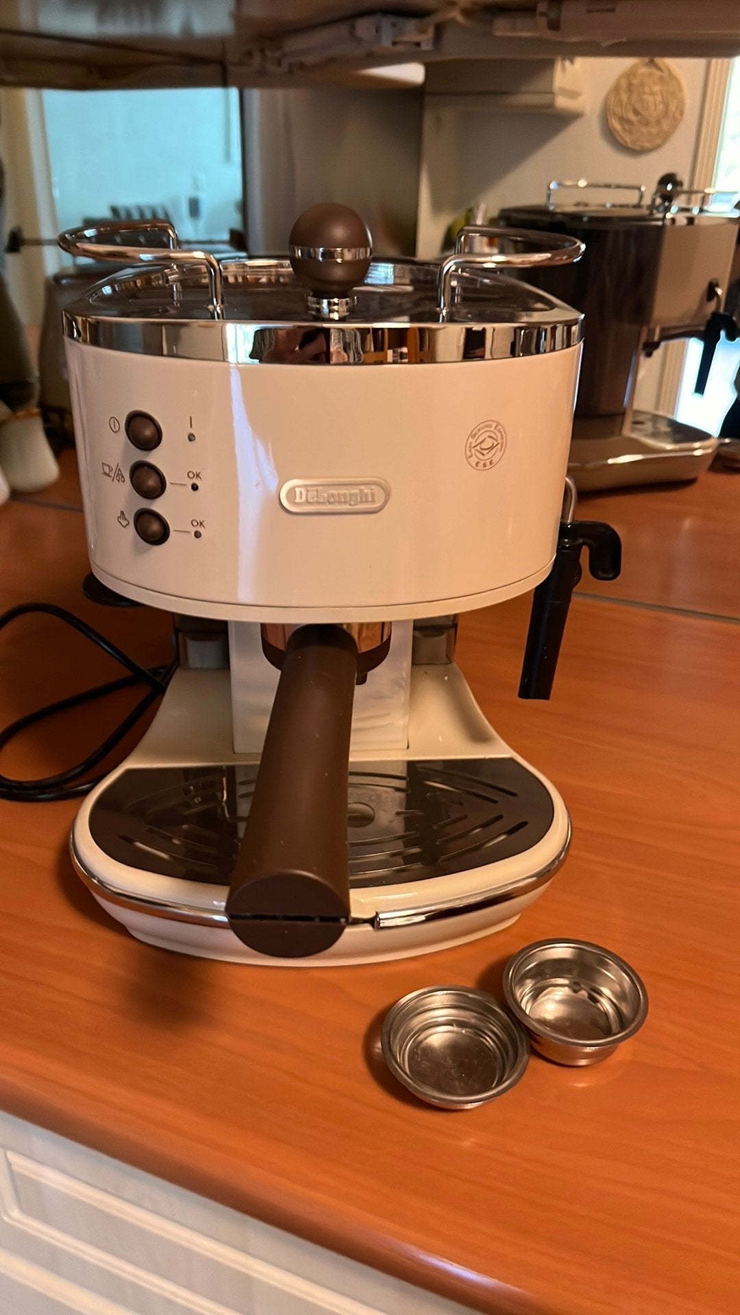 Delonghi koffiemachine, Witgoed en Apparatuur, Ophalen, Zo goed als nieuw, Koffiemachine