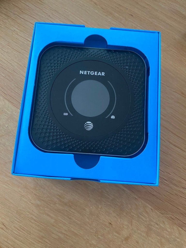 Netgear Nighthawk 4G/LTE Mobile Hotspot Router - Simlockvrij, Ophalen of Verzenden, Zo goed als nieuw, Router met modem, Netgear