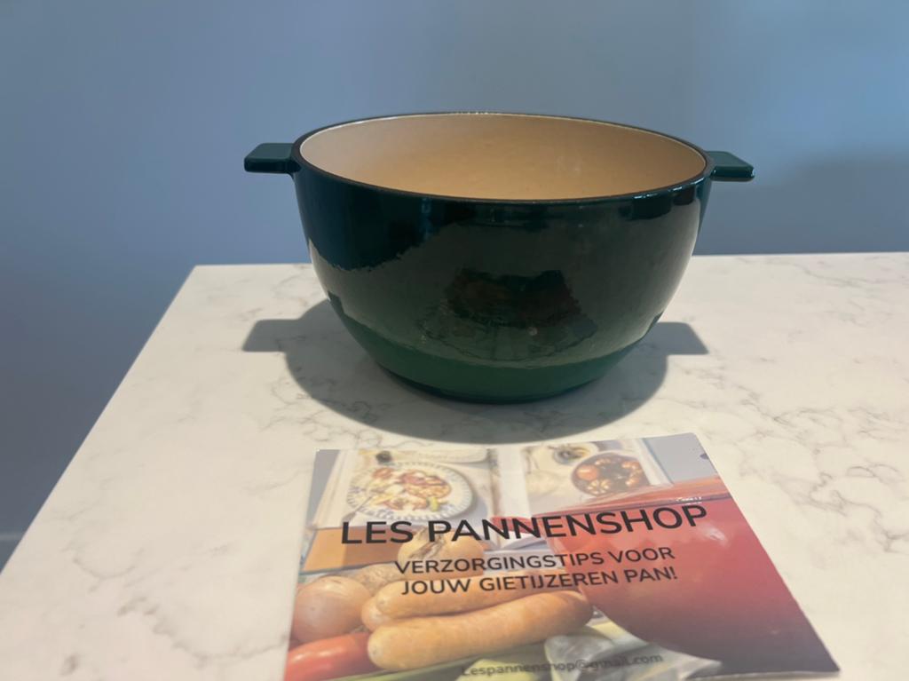 gietijzeren Nomar (Staub) pan gevlamd groen 18 cm, Gietijzer, Ophalen of Verzenden, Zo goed als nieuw, Staub
